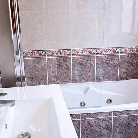 Maison De Village Climatisee, Terrasse, 6-8 Pers, - Fr-1-696-94 * Canet-en-Roussillon