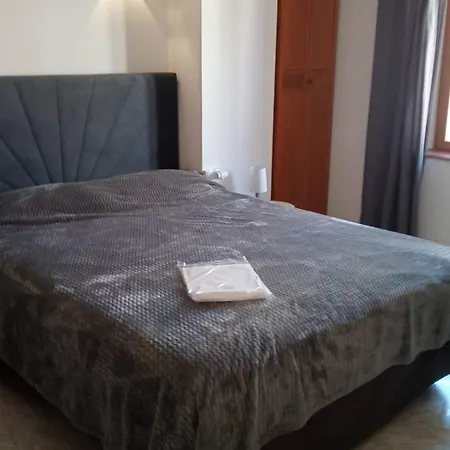 Holiday home Maison De Village Climatisee, Terrasse, 6-8 Pers, - Fr-1-696-94