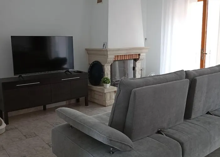 Vakantiehuis Maison De Village Climatisee, Terrasse, 6-8 Pers, - Fr-1-696-94